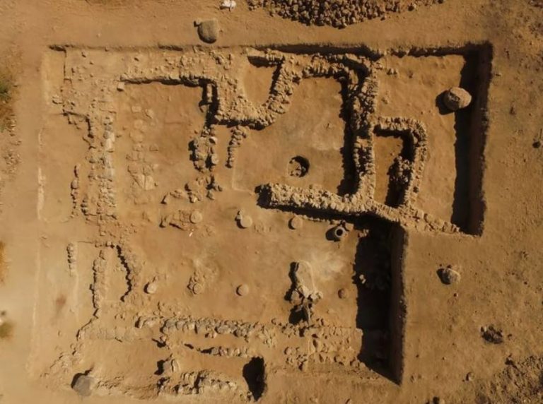 Polish archaeologists discovered a 3000-year-old bakery in Armenia.  mass media