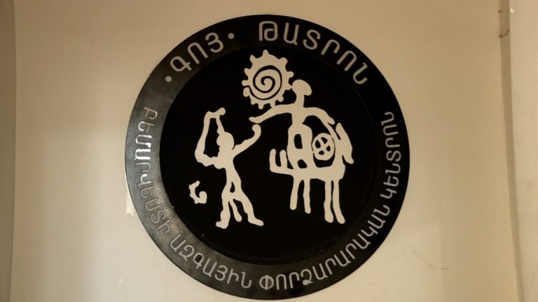 The government dissolved “Goi”.  the theater staff complains