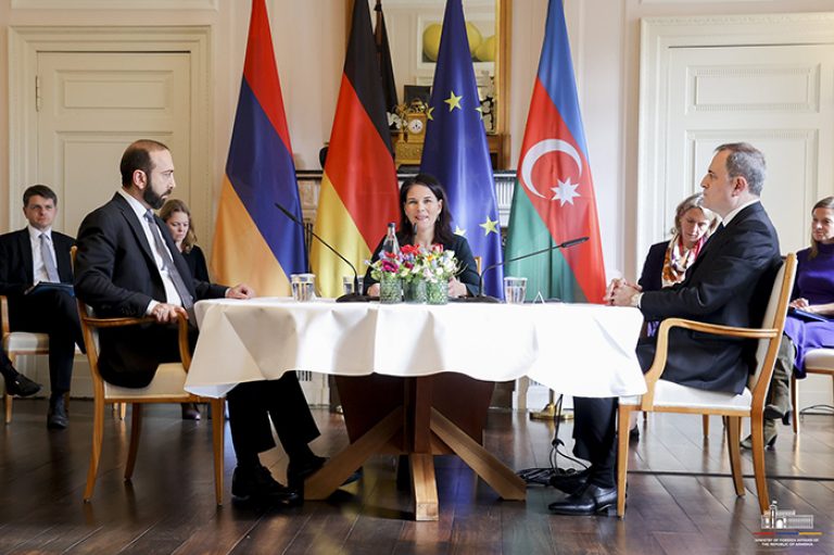 Armenian, Azeri FMs Meet in Germany