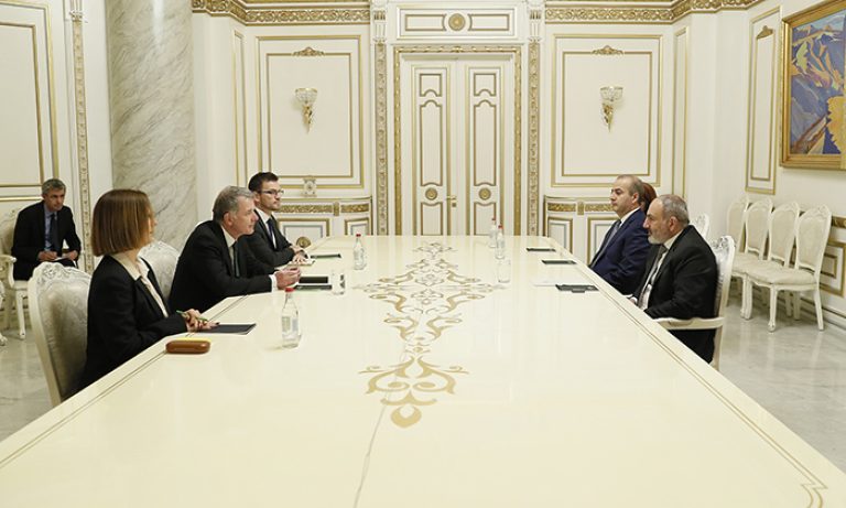 Pashinyan Meets with British foreign intelligence agency Chief • MassisPost
