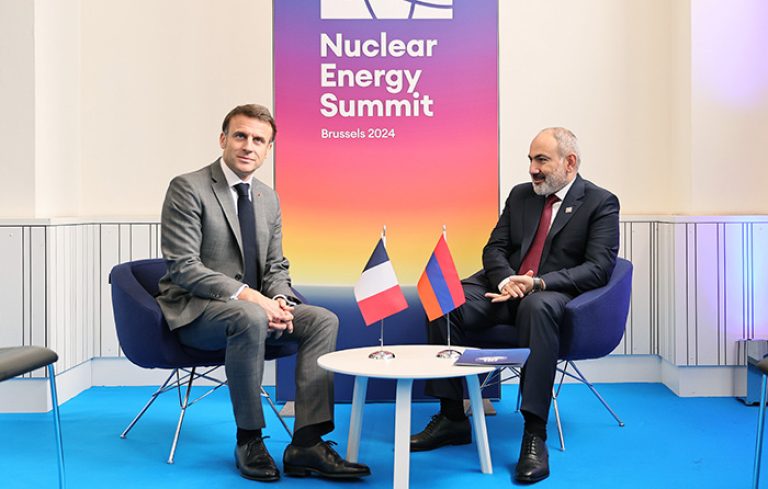 Pashinyan, Macron Discuss Discuss Armenian-Azerbaijani Normalization and Regional Security • MassisPost