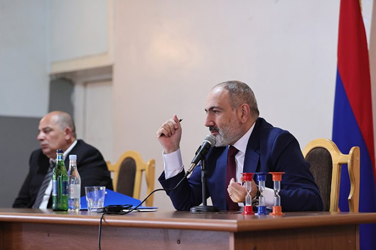PM Pashinyan Meets Border Villagers to Discuss Transfer of Land to Azerbaijan • MassisPost